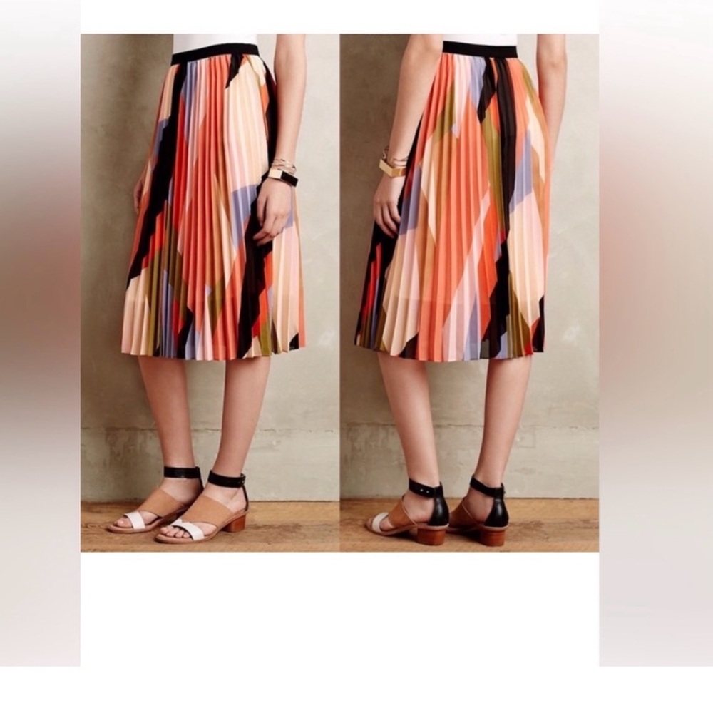Pleated Midi Skirt in Multicolor Abstract Print